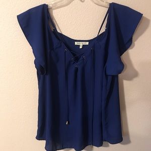 🔥3/$20🔥 Off the shoulder cute front tie blouse